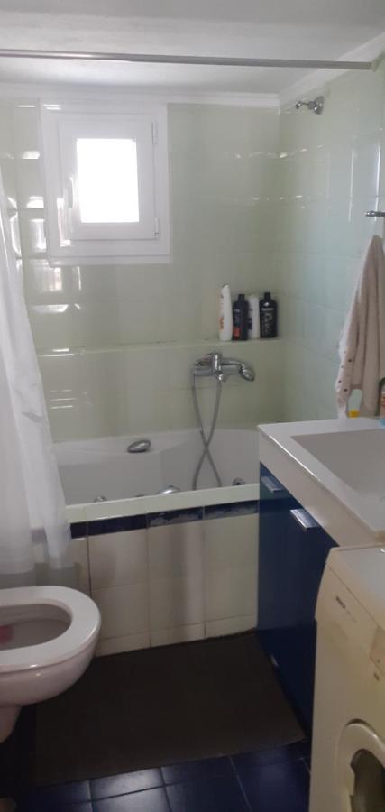 Appartamento Cozy Penthouse Next To Metro Station Salonicco Esterno foto